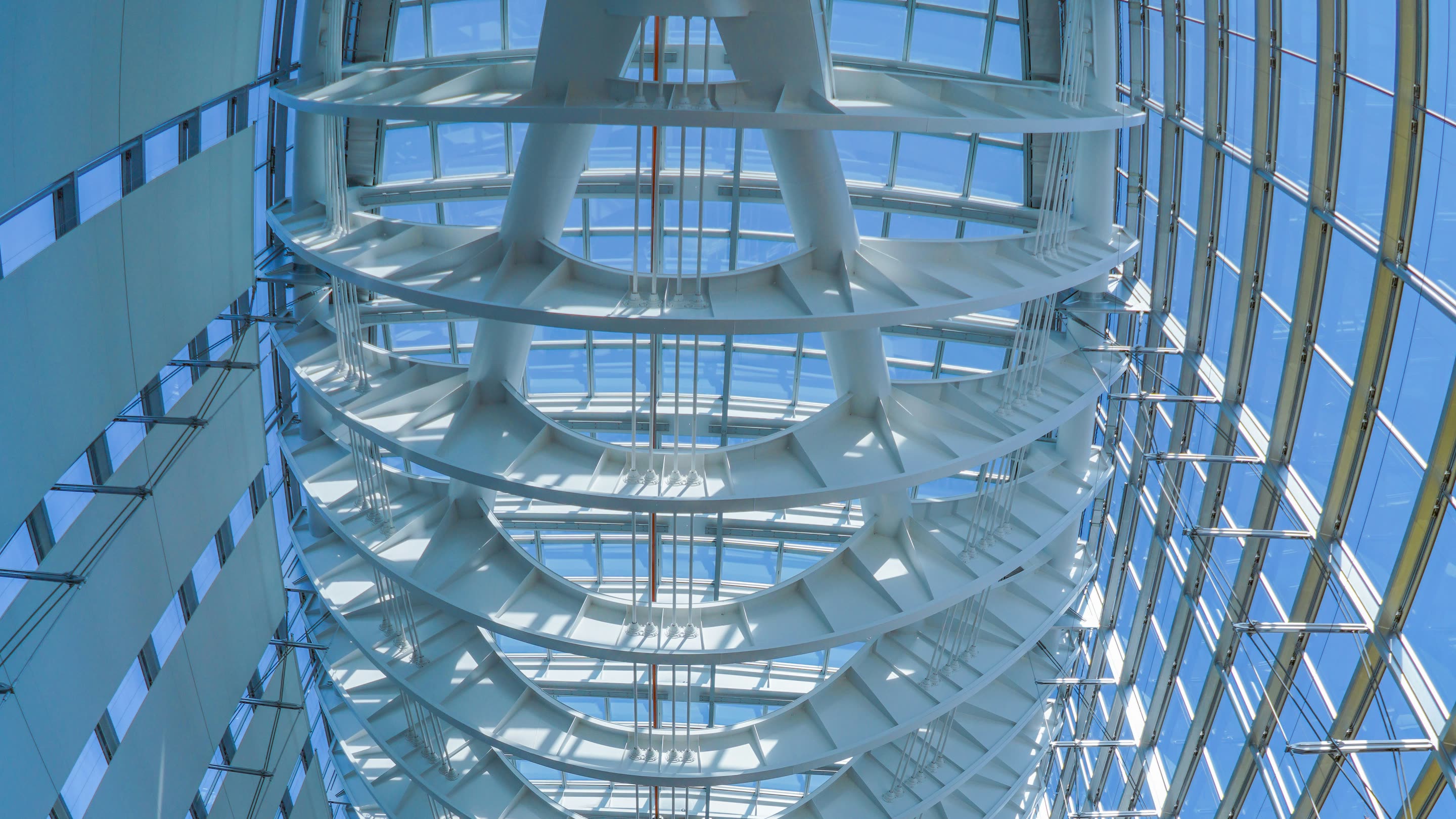 Steel roof truss of the Tokyo International Forum glass hall